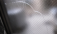 ガラスのトラブル｜いつの間にか窓ガラスにヒビが入っていた｜北九州ガラス・鍵の住まいSOS110番